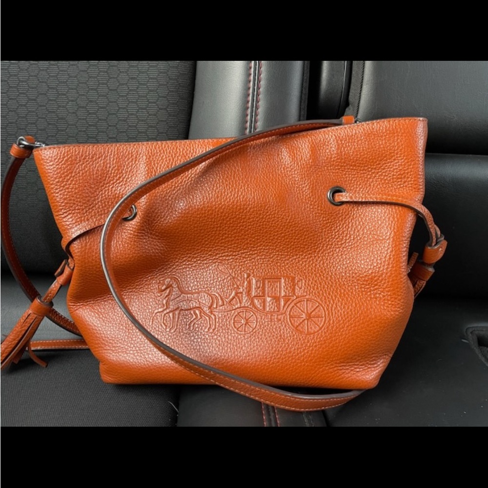 Classic Coach purse
Chestnut color 
Crossbody